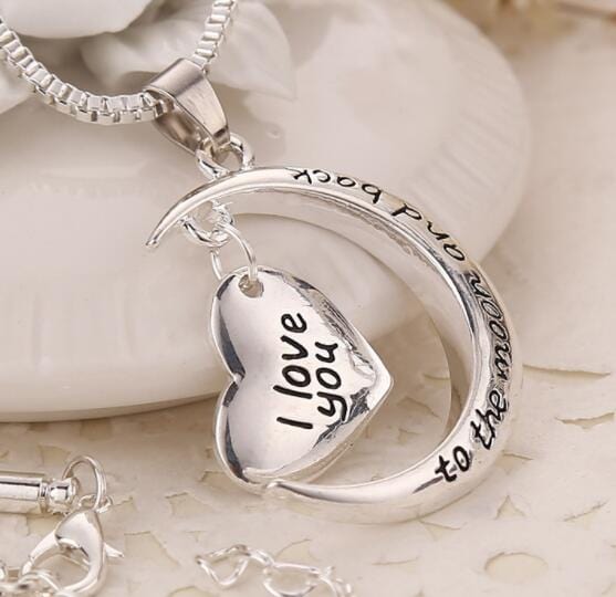 Collier avec pendentif cœur en forme de lune – Bijou romantique pour femmes – Métal argenté, cadeau | Sansoti