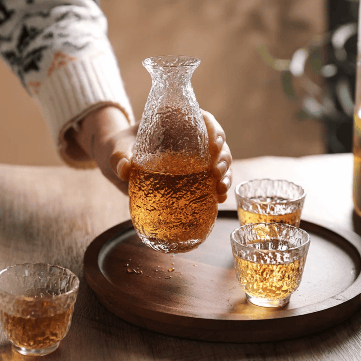 6-teiliges Glas-Saké-Set im japanisch inspirierten Design, Serviergeschirr mit Karaffe, Eiseimer und 4 Gläsern für Spirituosen | Sansoti