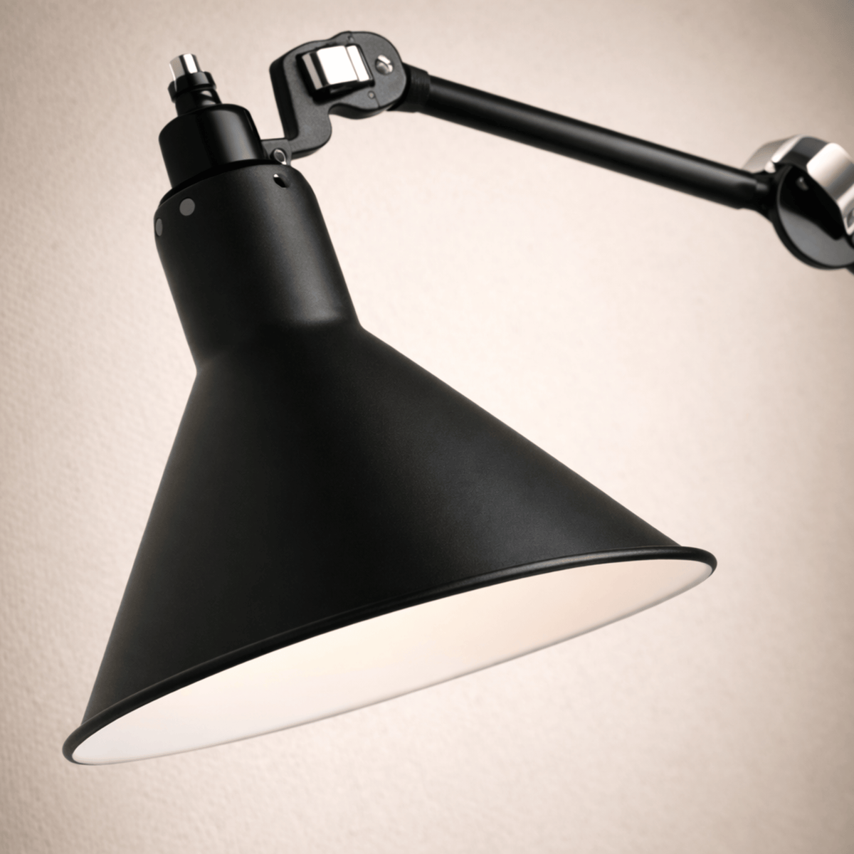 Adjustable Black Metal Wall Lamp with Rotating Arm 118cm for Reading Nook Bedroom Workspace Study Room | Sansoti