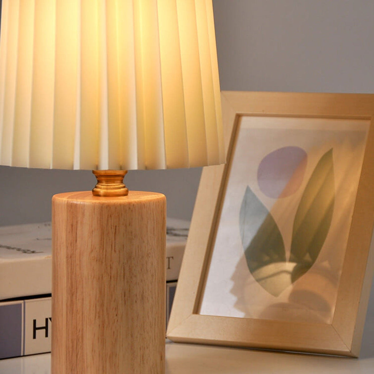 Tischlampe mit Plissee-Schirm Holzbasis Vintage-Stil Dimmbares Stimmungslicht Nachttischlampe Wohnzimmer-Leselampe Retro-Design | Sansoti