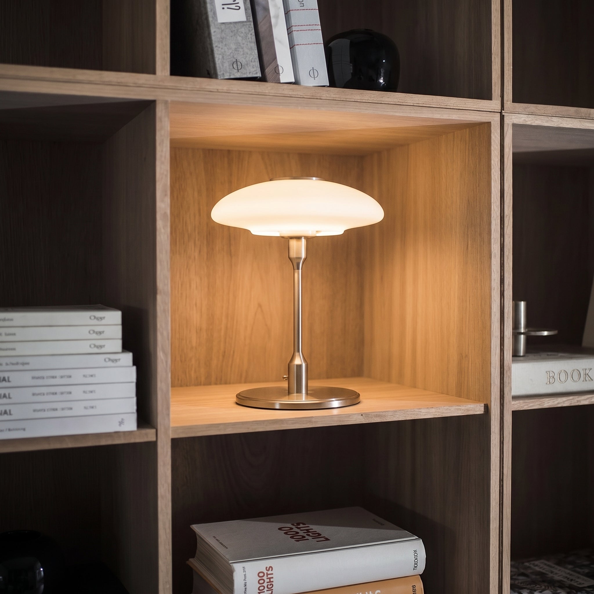 Moderne Metalen Tafellamp E14 Warm Wit LED Sfeerlicht Bureau Nachtkastje 30x42cm Scandinavisch Design | Sansoti