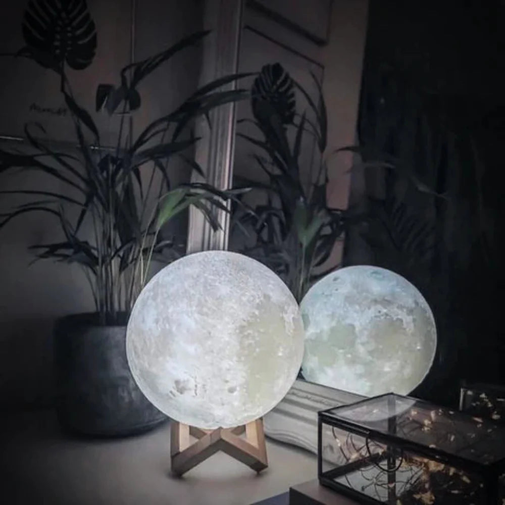 Maanlamp met 3D-Oppervlak en Touchbediening – Draadloze LED Sfeerverlichting op Houten Standaard in 4 Maten | Sansoti