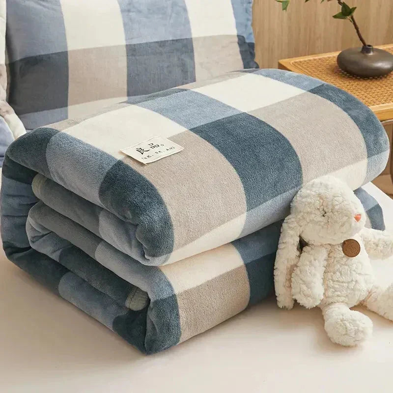Solid-Color Fleece Throw, Woolly Soft and Warm Winter Blanket, Sofa Bed Blanket, Comfort Cozy Snuggle Throw for the Sofa | Sansoti