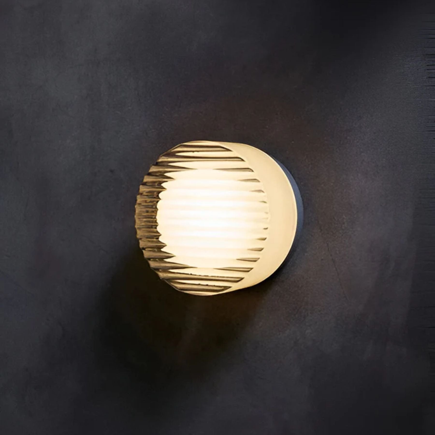 Ambrelo Wandlamp LED 13,5×8 cm Amber Slaapkamer Wandverlichting Modern Minimalistisch Scandinavisch Warm Licht Hal Woonkamer | Sansoti