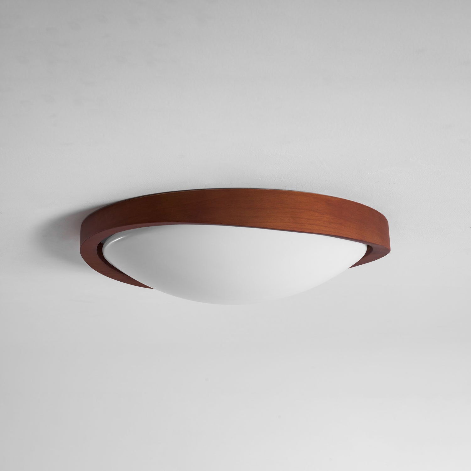 Houten Plafondlamp met Gebogen Rand – Scandinavisch Design met Walnoot Afwerking & Warme Verlichting voor Woonkamer Slaapkamer | Sansoti