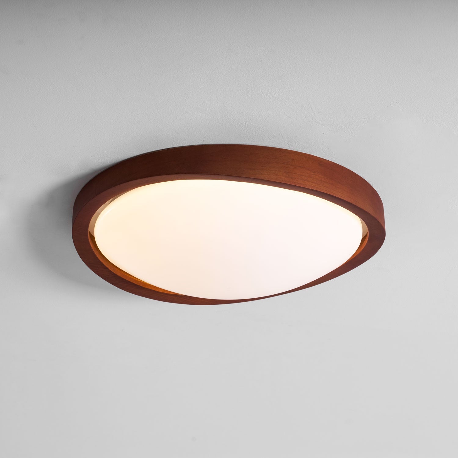 Houten Plafondlamp met Gebogen Rand – Scandinavisch Design met Walnoot Afwerking & Warme Verlichting voor Woonkamer Slaapkamer | Sansoti