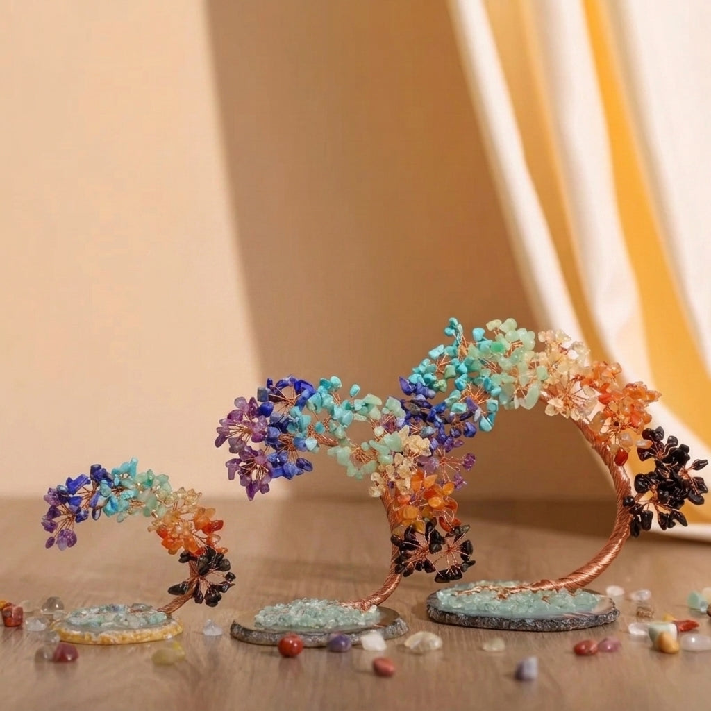Dekoratives Lebensbaum-Ornament mit Edelsteinblättern, kupferfarbenem Draht und eleganter Achatbasis für das Wohnzimmer | Sansoti