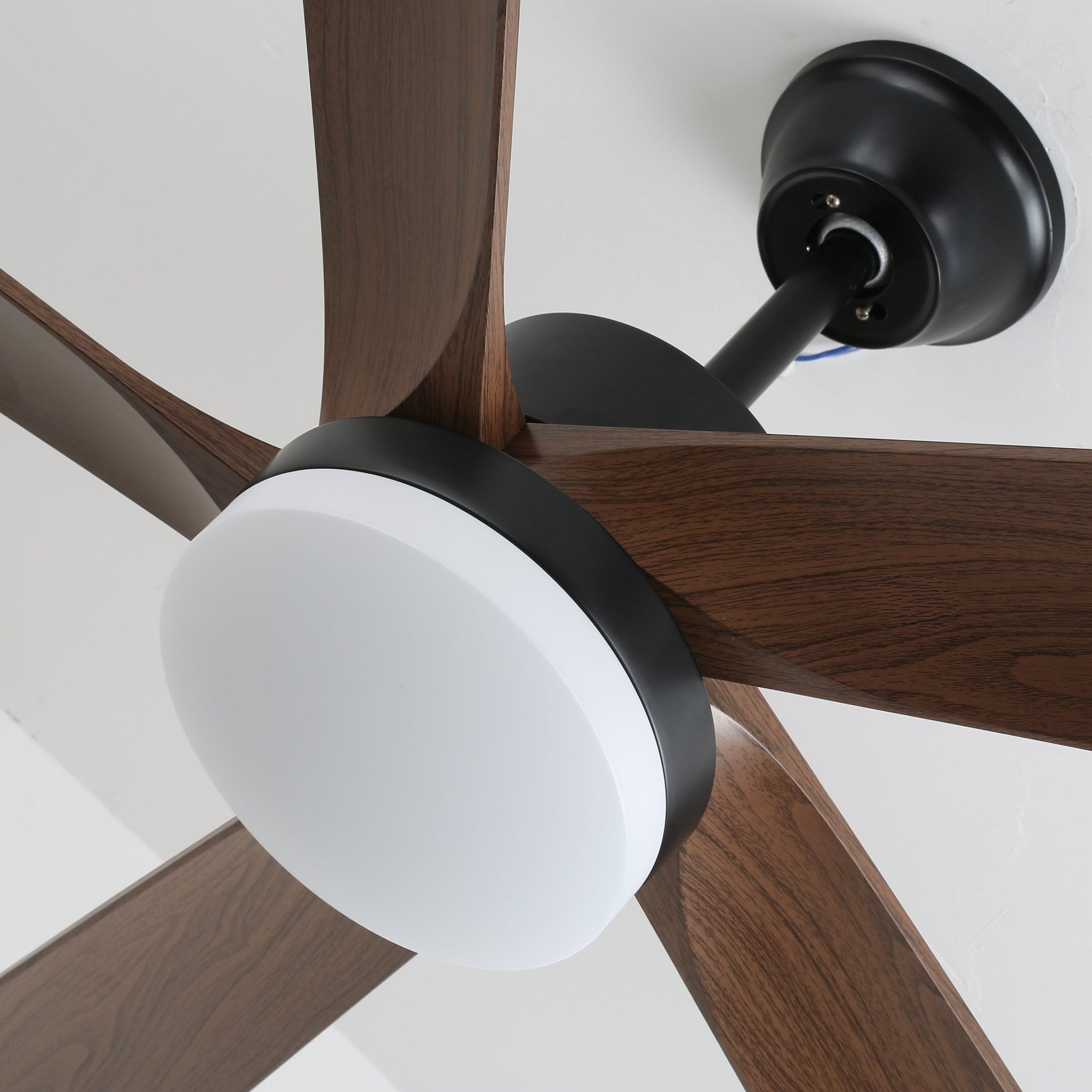 Moderne plafondventilator met verlichting en houten bladen – 6 snelheden LED plafondventilator hout – stil plafond ventilator met afstandsbediening – Scandinavische ventilatorlamp zwart en walnoot voor woonkamer slaapkamer | Sansoti