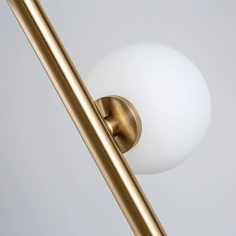 Skandinavische minimalistische Stehlampe mit Glaskugeln und warmem Licht | Restfield