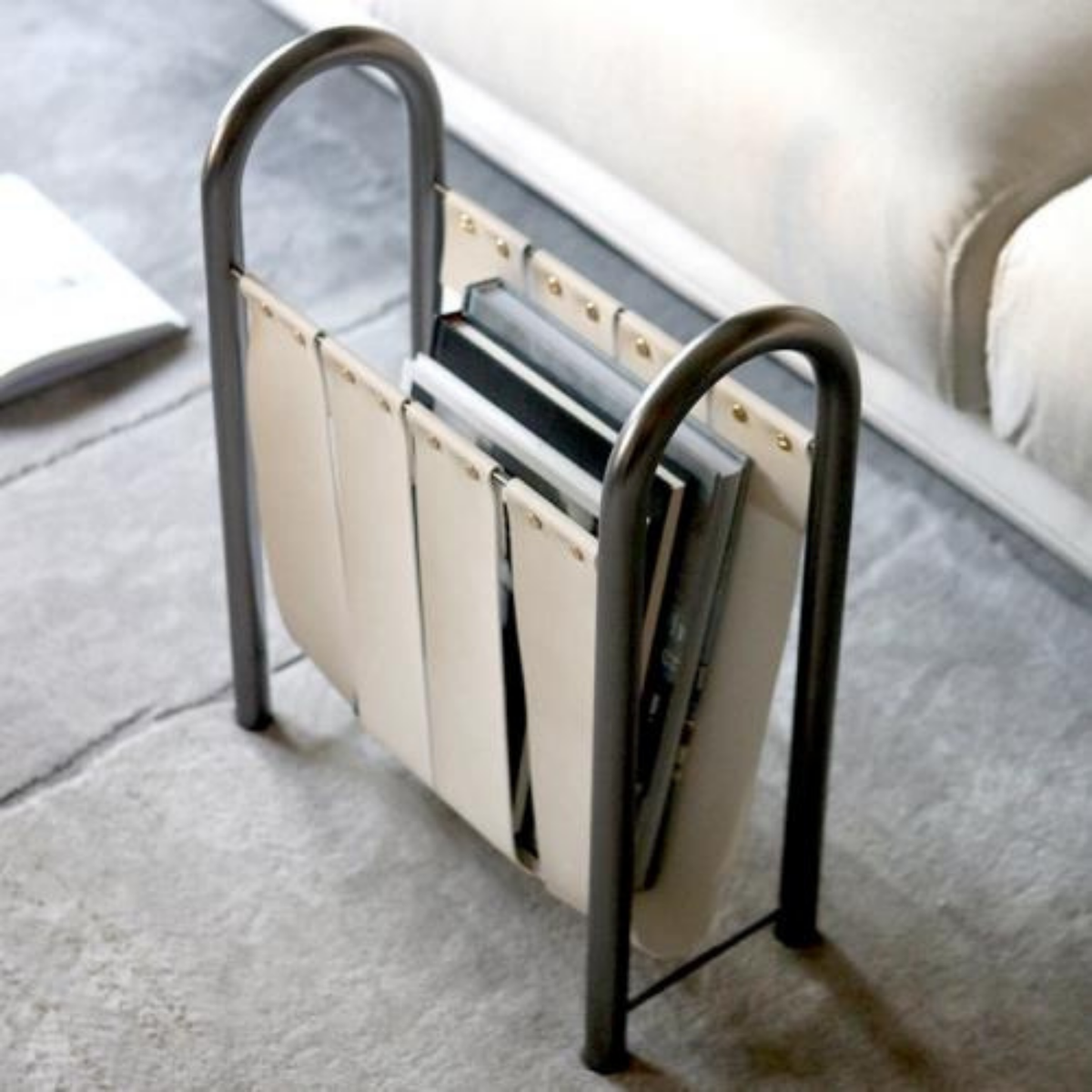 Zeitschriftenständer Leder & Metall Aufbewahrungskorb Design Interieur Wohnzimmerdekoration Ständer Zeitschriften | Sansoti