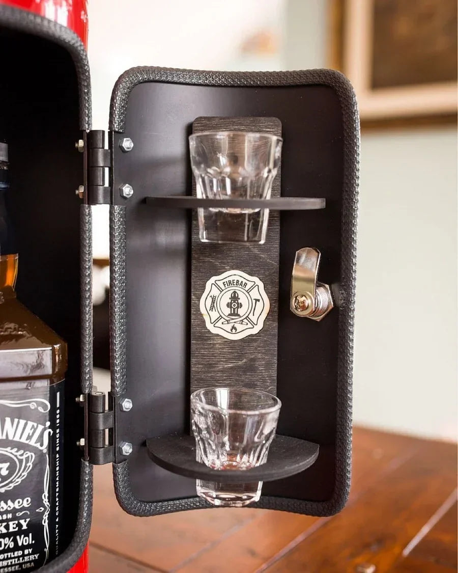 Verstopte Bar in Brandblusservorm – Originele Decoratieve Fleshouder voor Sterke Drank | Sansoti