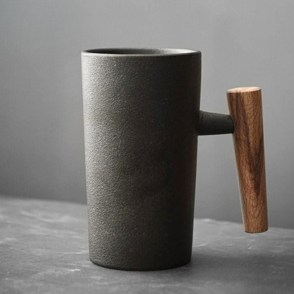 Keramischer Trinkbecher 220ml in Erdtönen mit Holzgriff und Naturmotiven für Tee, Kaffee, Latte und Cappuccino | Sansoti