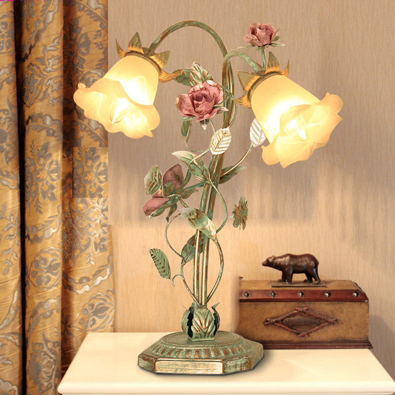Pastorale Metalen Nachtkastlamp met Bloem Decoratie - Groen - Vintage Tafellamp - 1 of 2 Lichtpunten | Sansoti