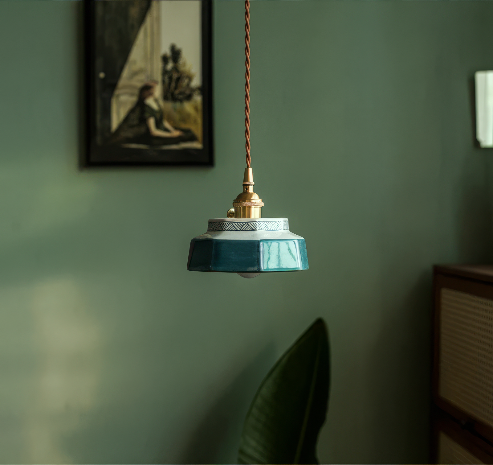 Handgeschilderde Keramische Hanglamp – Scandinavische Stijl met Koperen Fitting | Sansoti