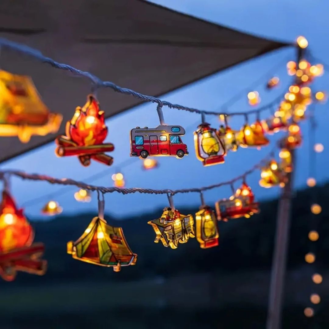 Dekorative LED-Lichterkette mit Campingmotiven, warmweißes Licht, stimmungsvolle Beleuchtung für draußen, drinnen und den Garten | Sansoti