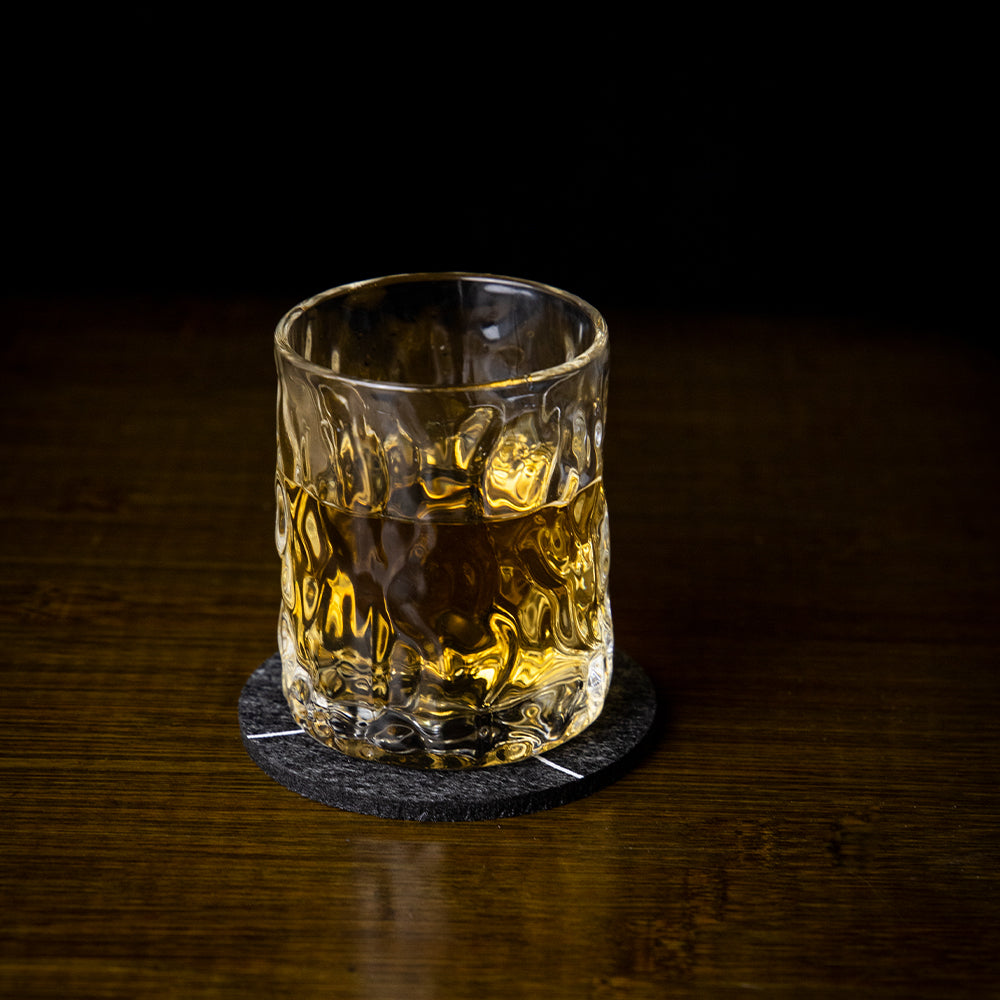 Handgemaakt Whiskeyglas met Golvend Reliëf 210ml Hittebestendig Glas voor Whisky Cocktails Spirits Premium Drinkglas Japans Design Zeegolf Patroon Cadeau Whiskyliefhebber Houten Verpakking | Sansoti