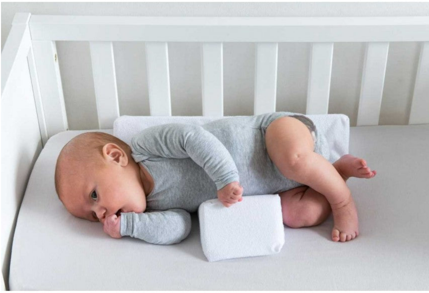 Baby Zijslaap Positiekussen – Driehoekig Antirol Kussen met Verstelbare Breedte – Zacht Memory Foam – Ademend & Wasbaar – Voor Pasgeborenen tot 12 Maanden | Sansoti