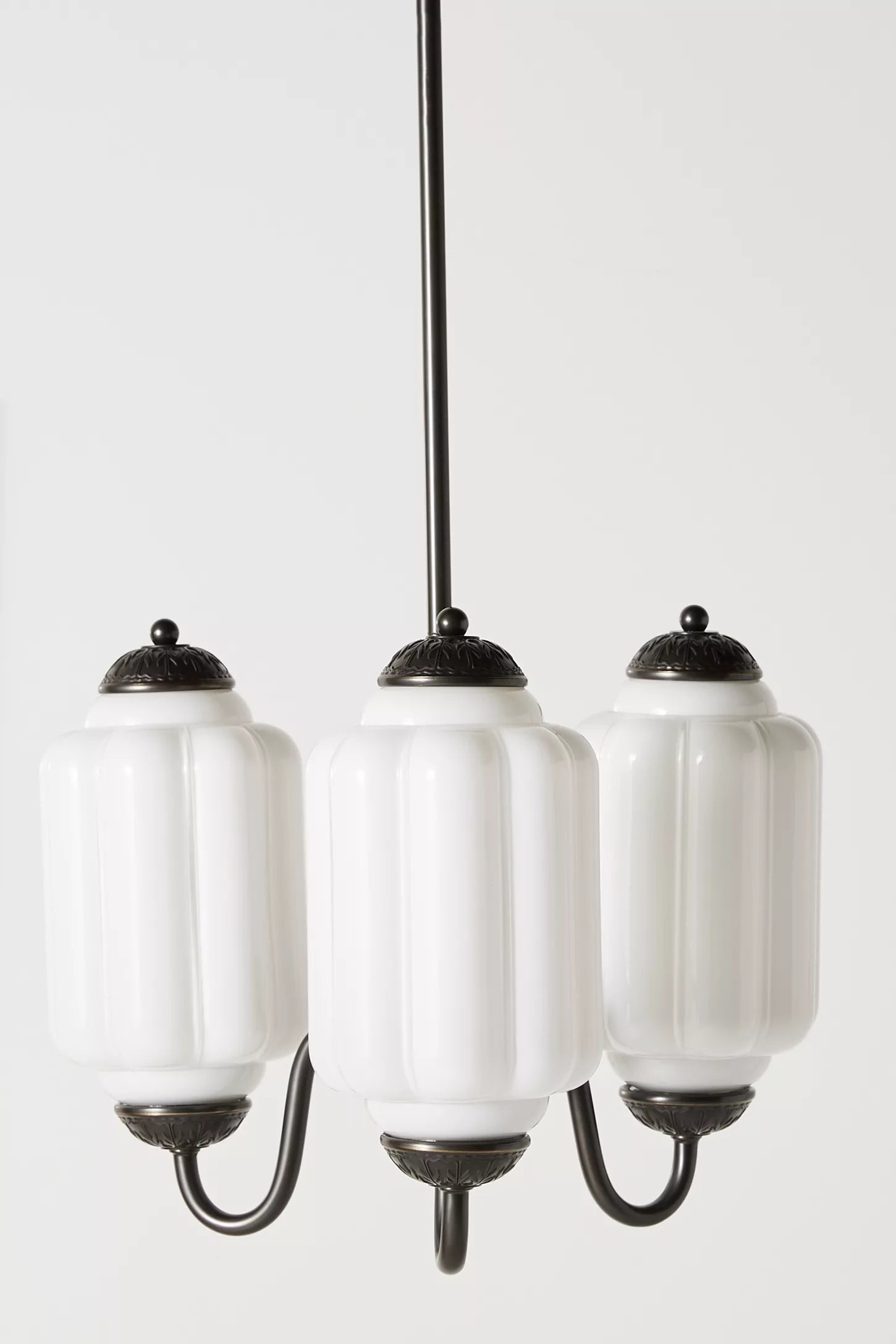 Melkglazen Kroonluchter Vintage Afwerking Tijdloze Elegantie Klassieke Verlichting voor Eetkamer Woonkamer | Sansoti