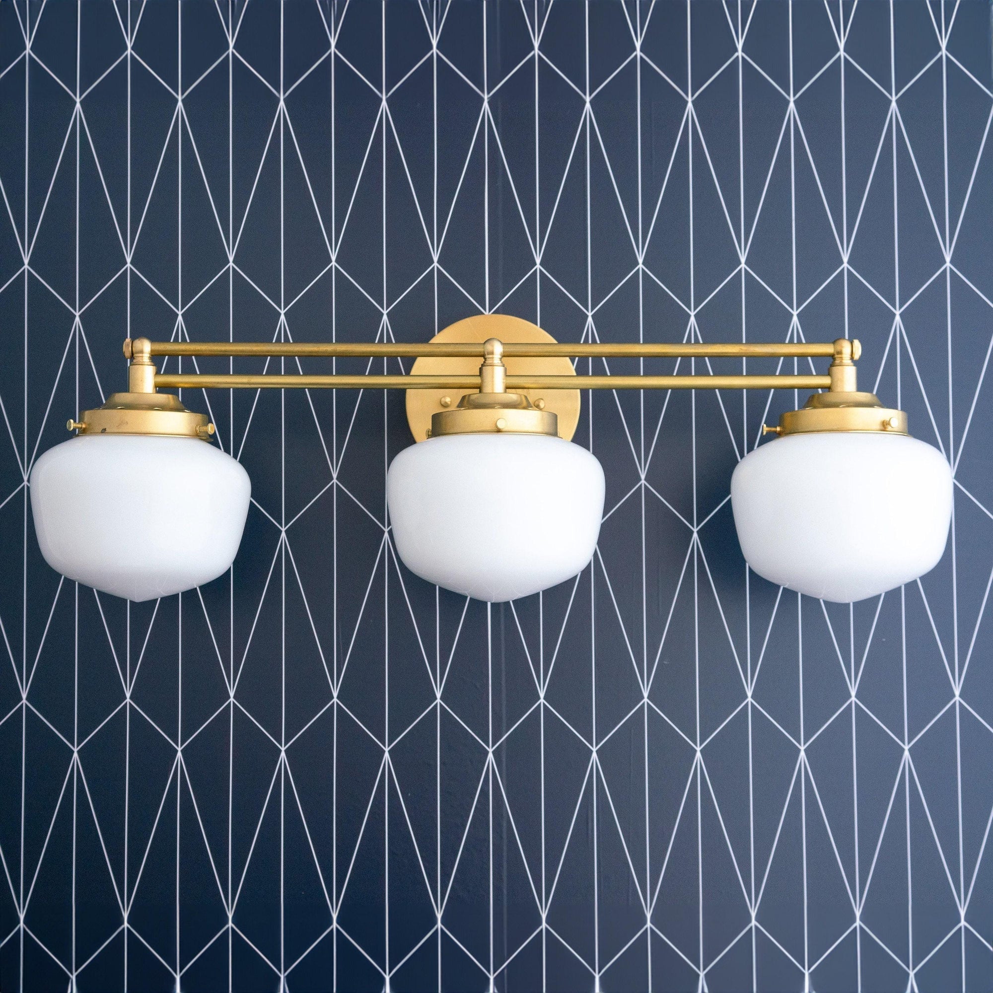 Globe Wandlamp Klassieke Badkamer Schoolhouse Verlichting Mat Opaal Glas voor Spiegel en Wastafel | Sansoti