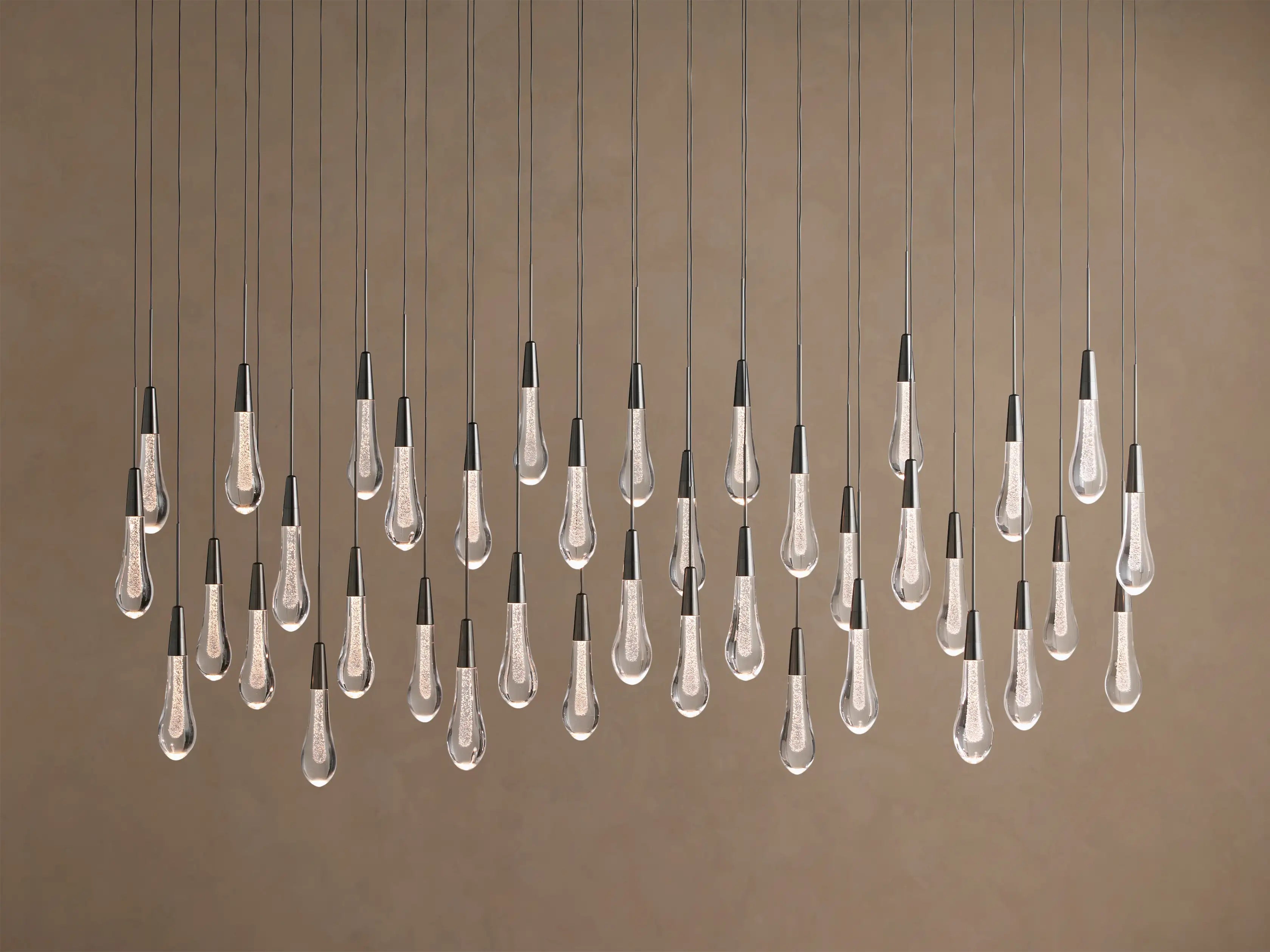 Lustre linéaire avec lampes LED réglables adapté à la salle à manger et à la cuisine en verre fabriqué à la main au design moderne | Sansoti