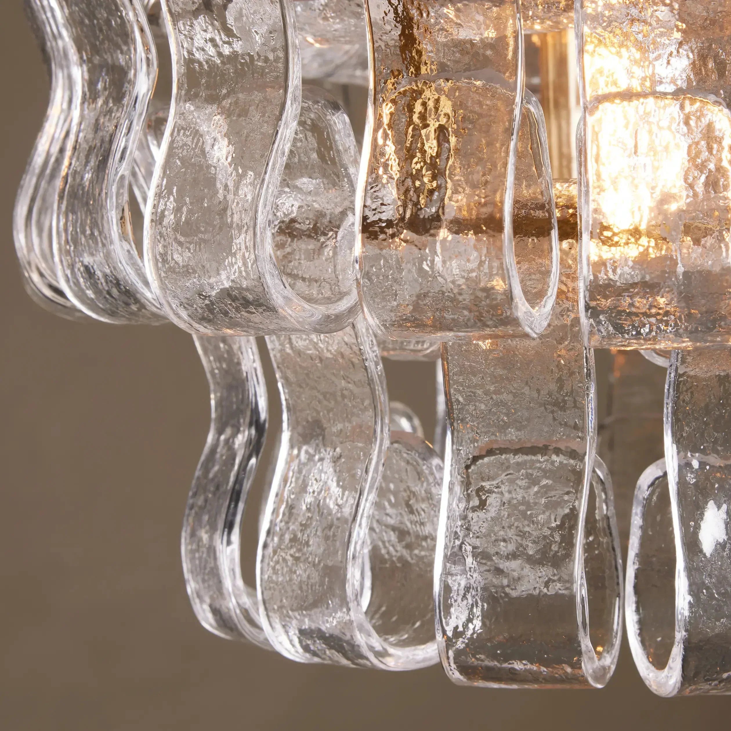 Glas-Pendelleuchte mit strukturiertem Muster, Messing oder Schwarz, E26, dimmbar, für Wohnzimmer, Esszimmer und Schlafzimmer | Sansoti