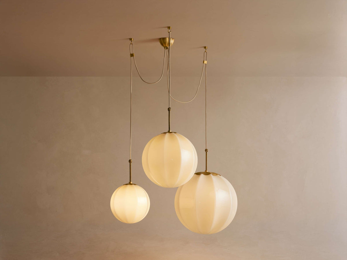 Lustre en laiton et verre crème, plusieurs boules, suspension réglable, style vintage, éclairage d’ambiance pour le salon | Sansoti