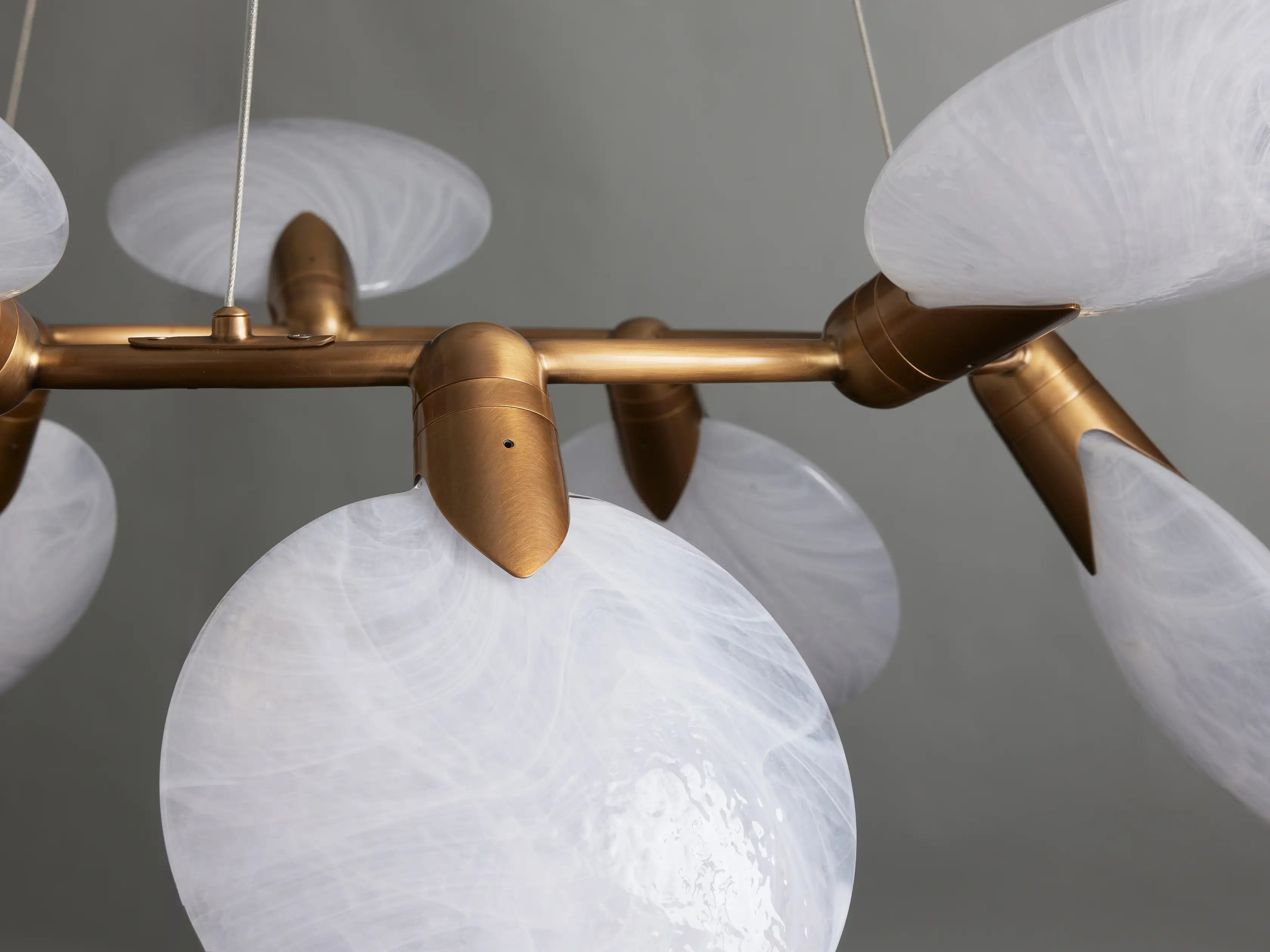 Handgeblasener Glaskronleuchter mit LED-Beleuchtung Kreisförmiges Design 107cm Durchmesser Wohnzimmer Esszimmer | Sansoti