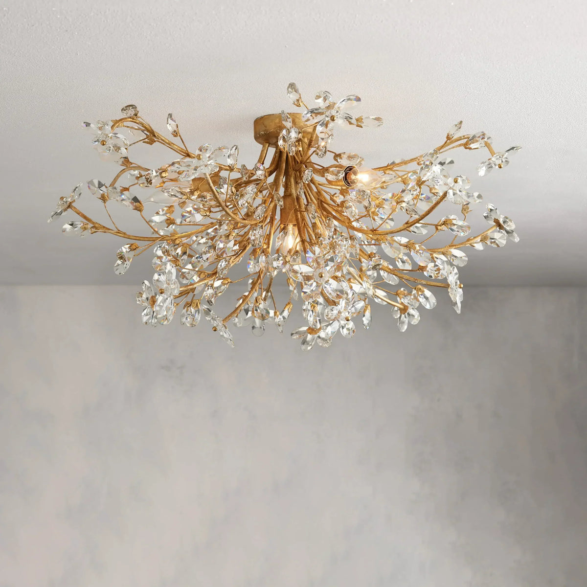 Kryształowa lampa sufitowa Ø70 cm, żelazna, ręcznie wykończona, kwiatowy design, cztery punkty świetlne, elegancka, wenecka, do salonu | Sansoti