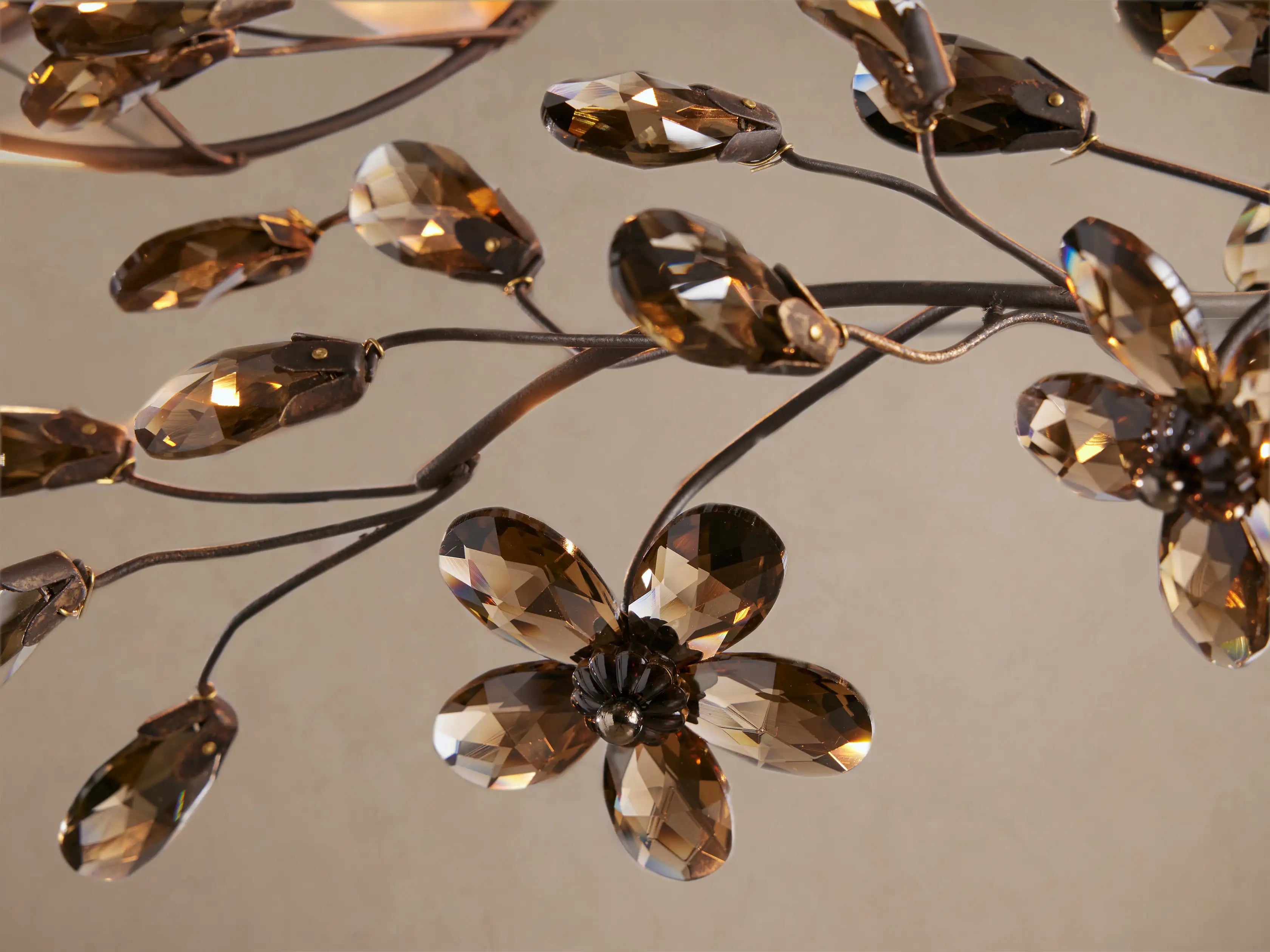 Lustre avec finition dorée, 6 à 12 sources lumineuses, suspension en fer fabriquée à la main, réglable, pour table à manger | Sansoti