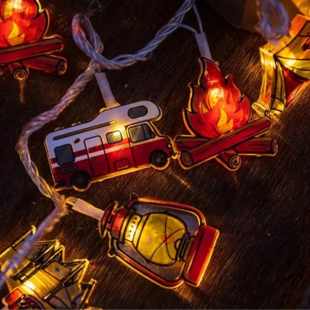 Dekorative LED-Lichterkette mit Campingmotiven, warmweißes Licht, stimmungsvolle Beleuchtung für draußen, drinnen und den Garten | Sansoti