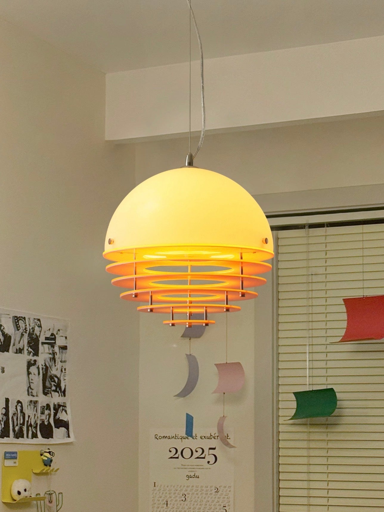 Stijlvolle Hanglamp Bauhaus Design Oranje-Wit Sfeerverlichting voor Moderne Interieurs | Sansoti