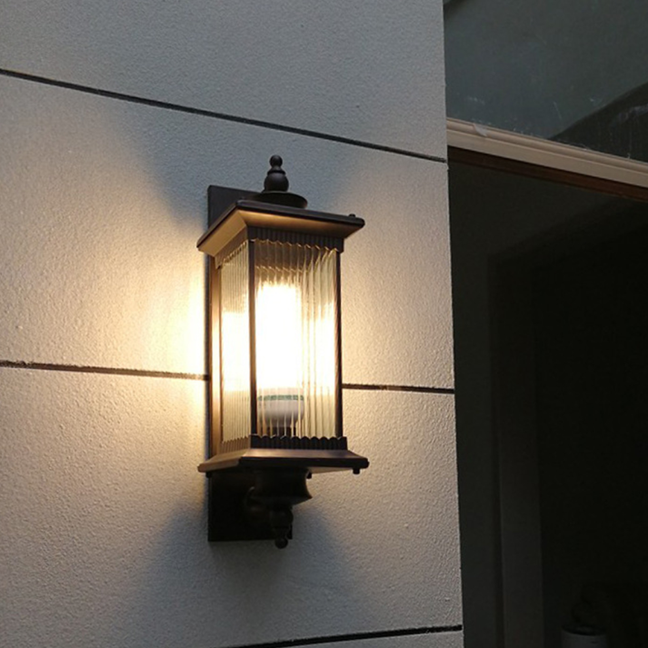 Buitenwandlamp met Geribbeld Glas en Zwart Metalen Behuizing – Klassieke Buitenverlichting voor Tuin, Entree en Terras | Sansoti
