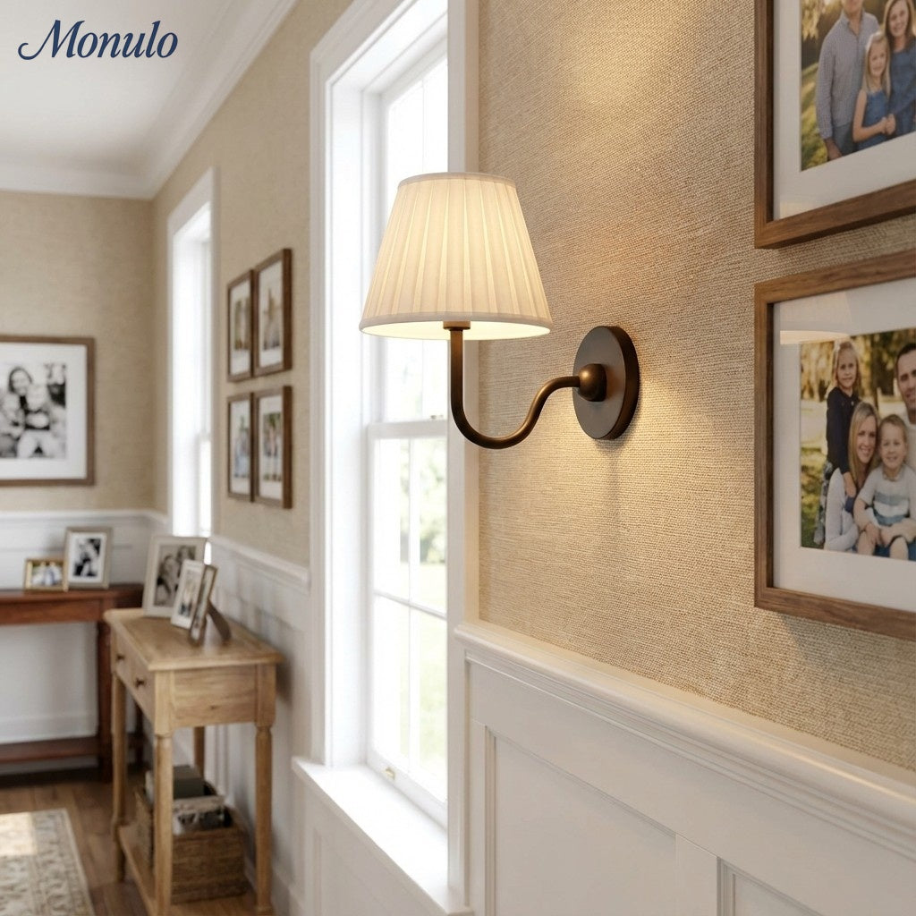 Wandlamp met Geplisseerde Stoffen Kap – Klassieke Verlichting voor Slaapkamer en Woonkamer | Sansoti