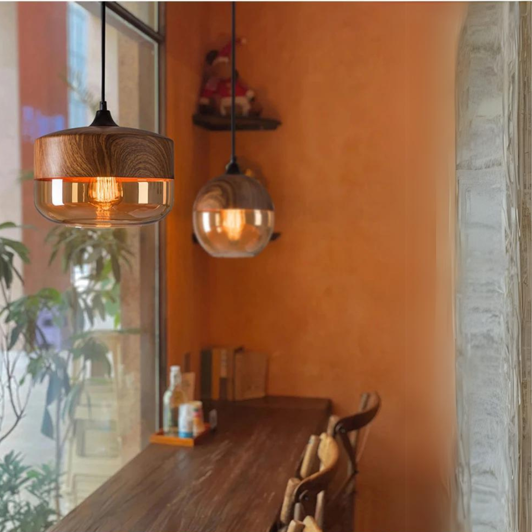 Scandinavische Hanglamp met Glazen Kap – Dimbaar Plafondlicht met Houtafwerking | Sansoti