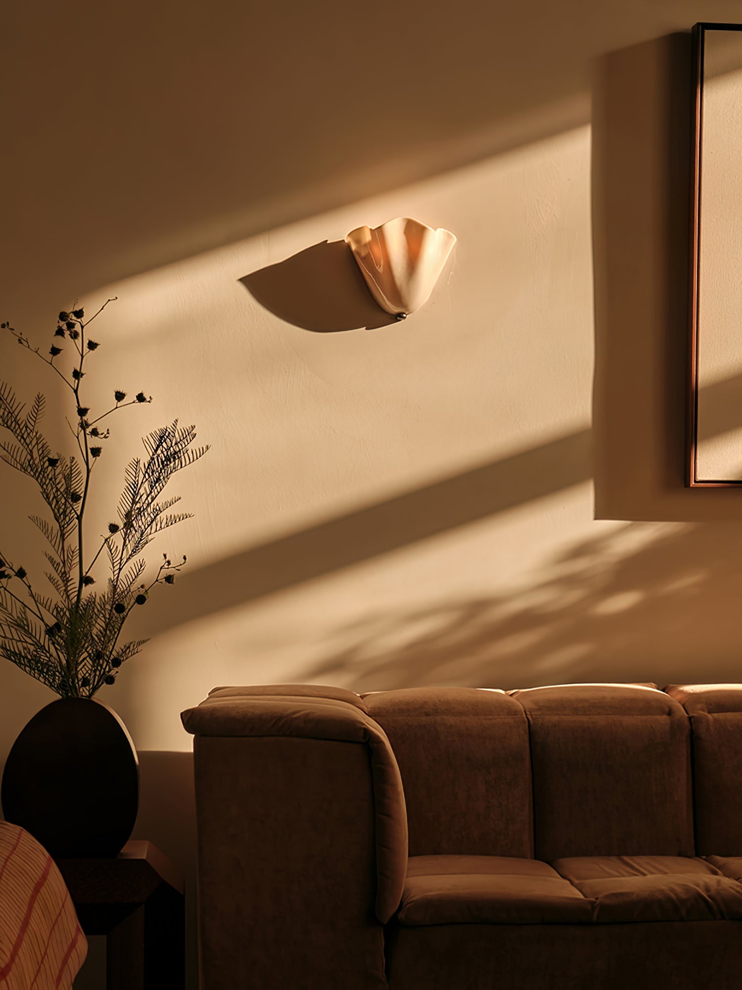 Petalia Wandlamp — Sculptural Petal-Geïnspireerde Glazen Wandverlichting met G9 Fitting en Hardwired Installatie (28 × 25 × 13 cm) | Sansoti