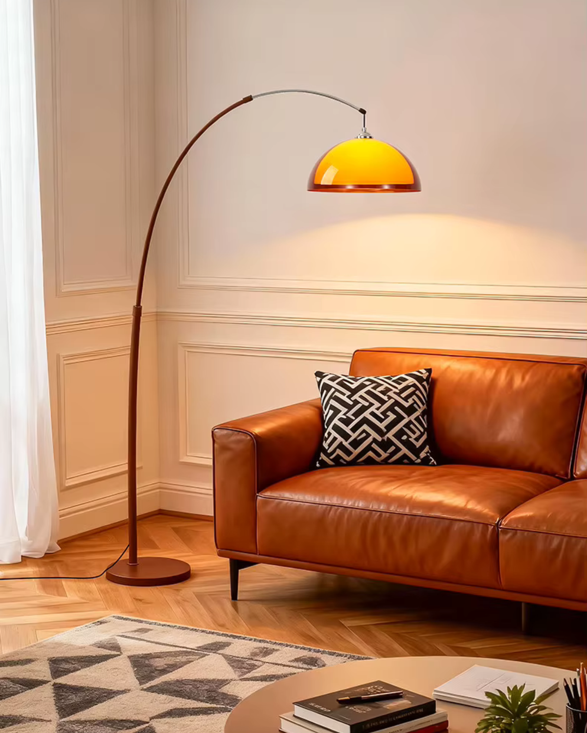 Bogen-Stehlampe aus Metall mit verstellbarem Arm, bernsteinfarbenem Kuppelschirm, Leselampe, Wohnzimmer, Walnuss, Mid-Century Modern | Sansoti