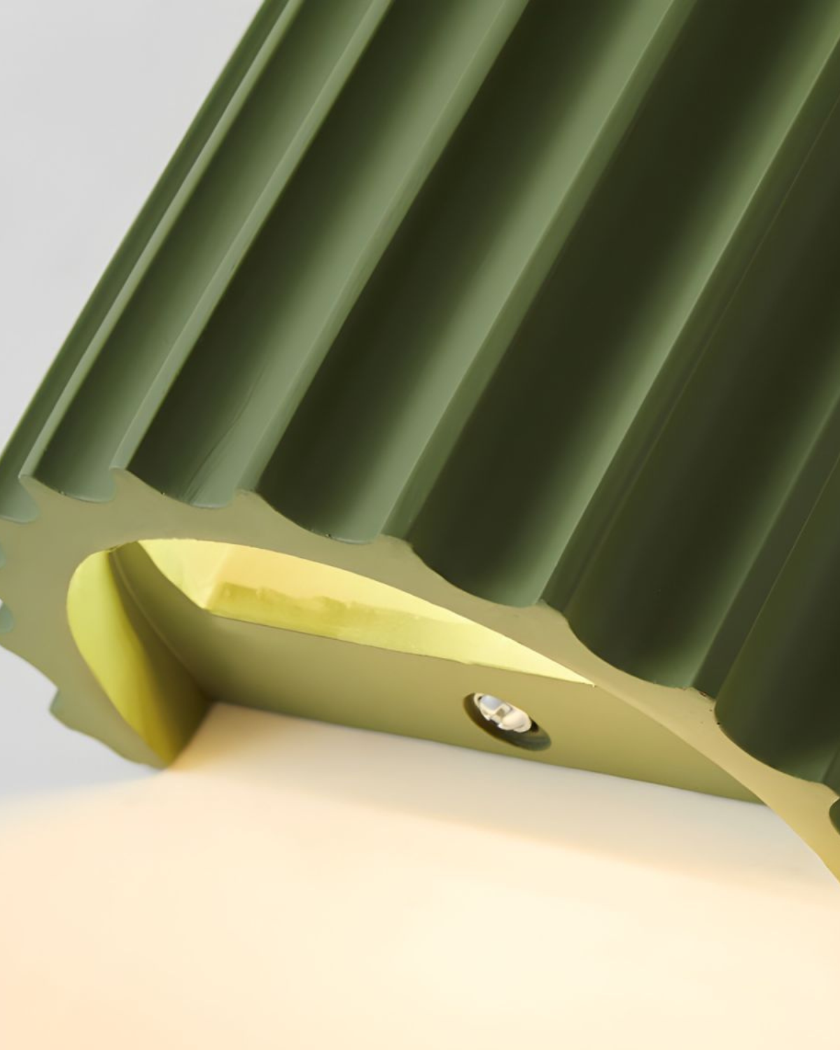 Wandlamp Ribbelstructuur Groen Met Tweezijdige Lichtbundel Voor Sfeervolle Ruimtes | Sansoti