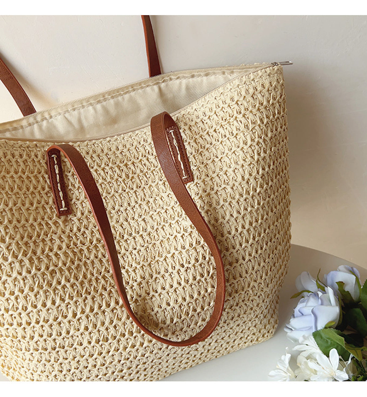 Gevlochten Rieten Mandje met Lederen Hengsels – Natuurlijke Handtas voor Markt en Stad – Scandinavisch Design | Sansoti