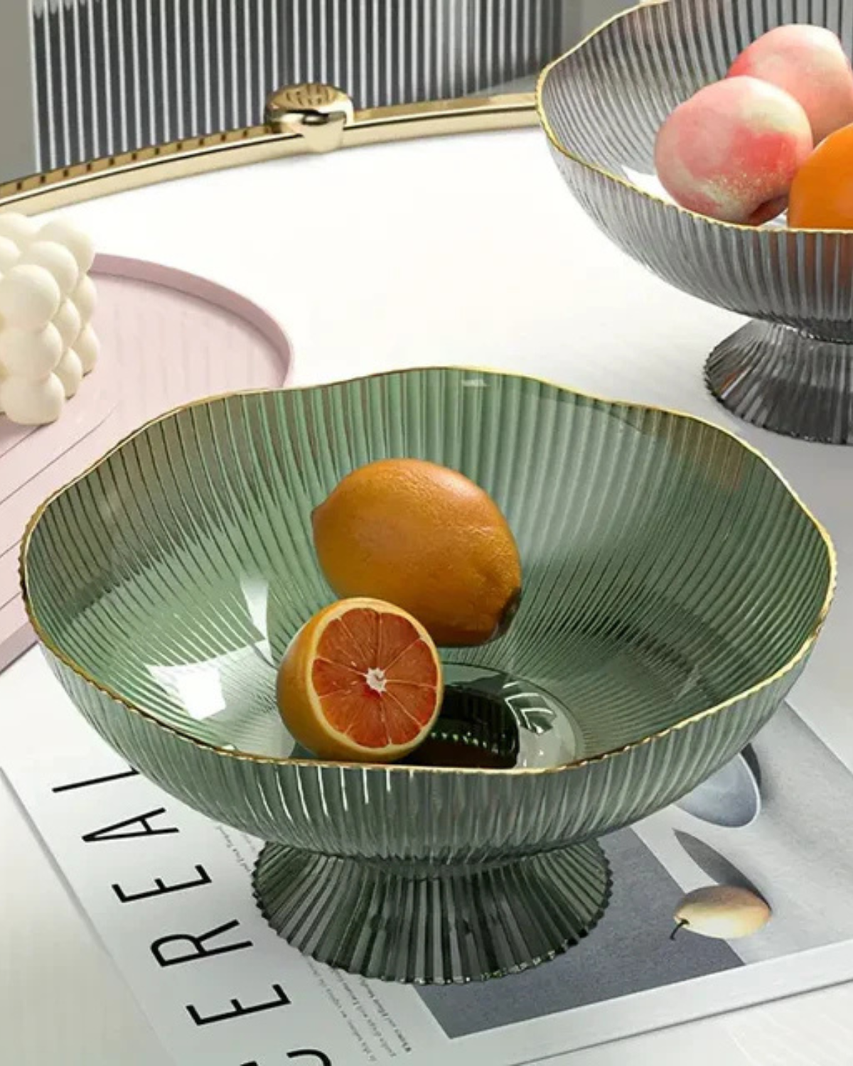 Fruitschaal op Voet met Goudrand Geribbeld Keramiek Transparant Groen Grijs voor Tafelcenterpiece Interieur | Sansoti