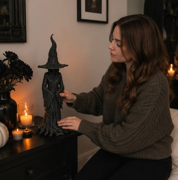 Gothic Witch Resin Sculpture - Mystical Wizard Figure Dark Fantasy Decoration for Living Room Office | Sansoti