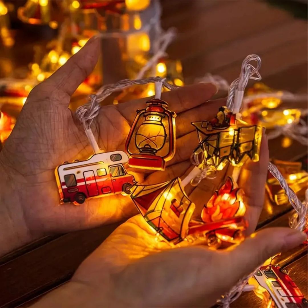 Dekorative LED-Lichterkette mit Campingmotiven, warmweißes Licht, stimmungsvolle Beleuchtung für draußen, drinnen und den Garten | Sansoti