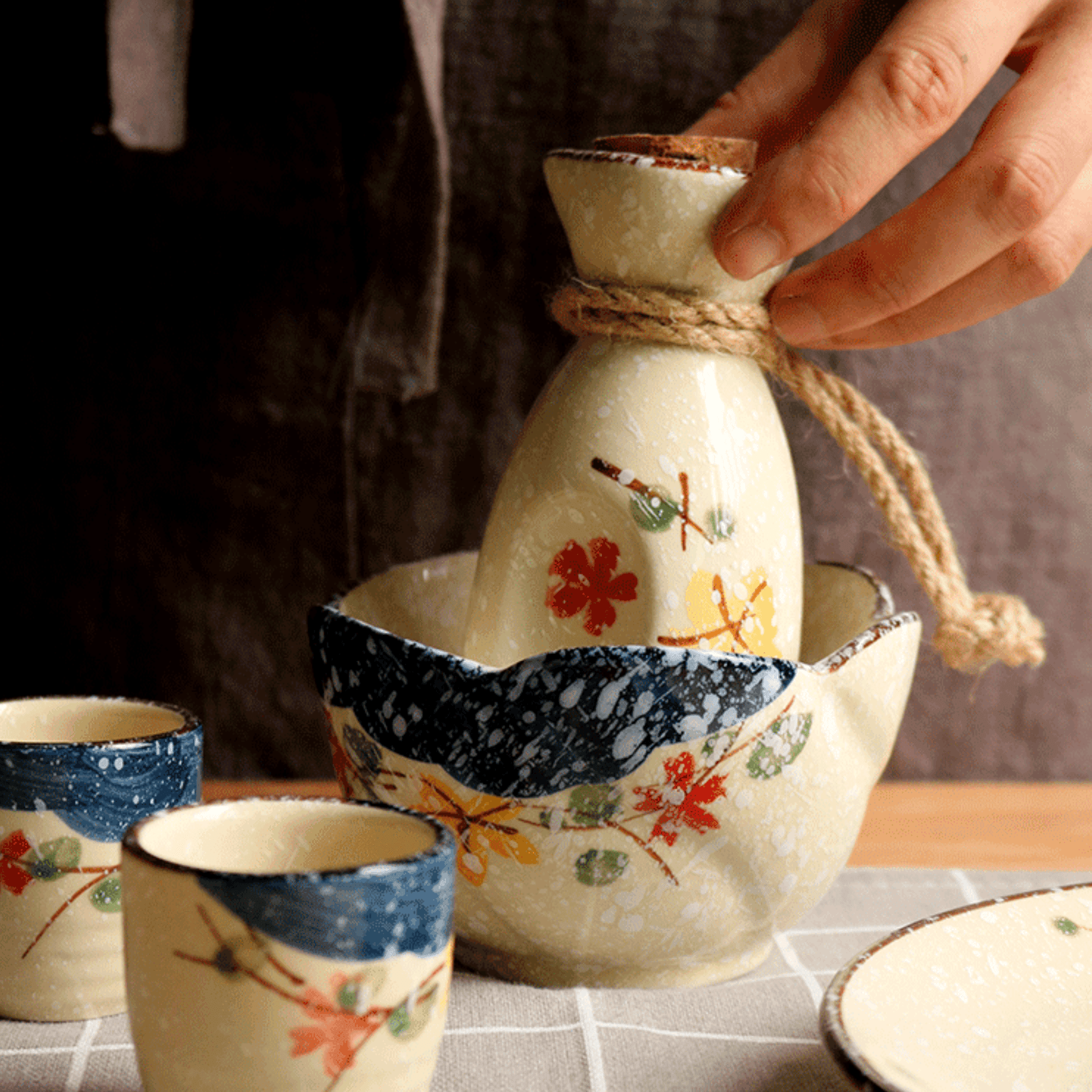 Japans Sakura Sake Serviesset met Karaf en Kopjes – Keramiek met Kersenbloesem Motief | Sansoti