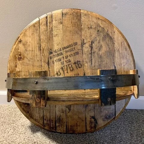 Houten drankendisplay voor flessenpresentatie met robuust design en luxe uitstraling | Sansoti