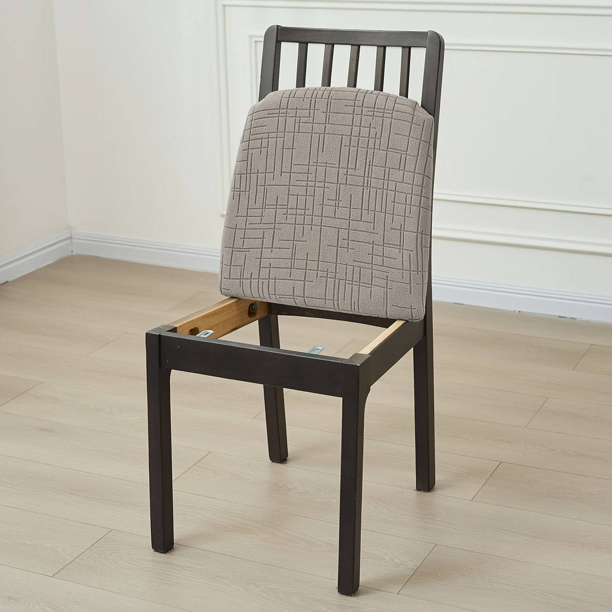 Elastischer Stuhlbezug mit weichem Stretch für Esszimmerstühle in modernen Farben, beige, grau, abnehmbar und waschbar | Sansoti