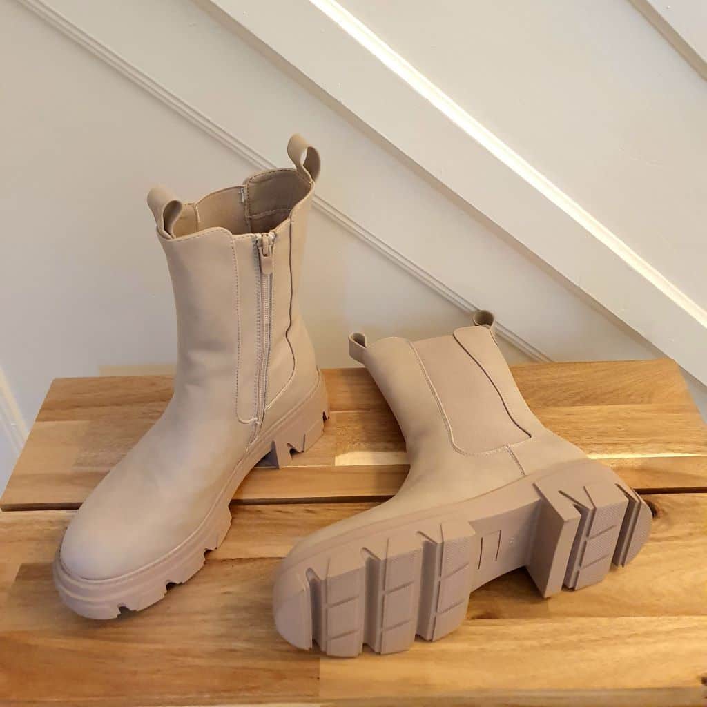 Beige Chelsea-Boots für Damen, halbhoch, mit elastischen Einsätzen und Reißverschluss, 5-cm-Absatz, grobe Sohle - bequeme Alltagsschuhe | Sansoti