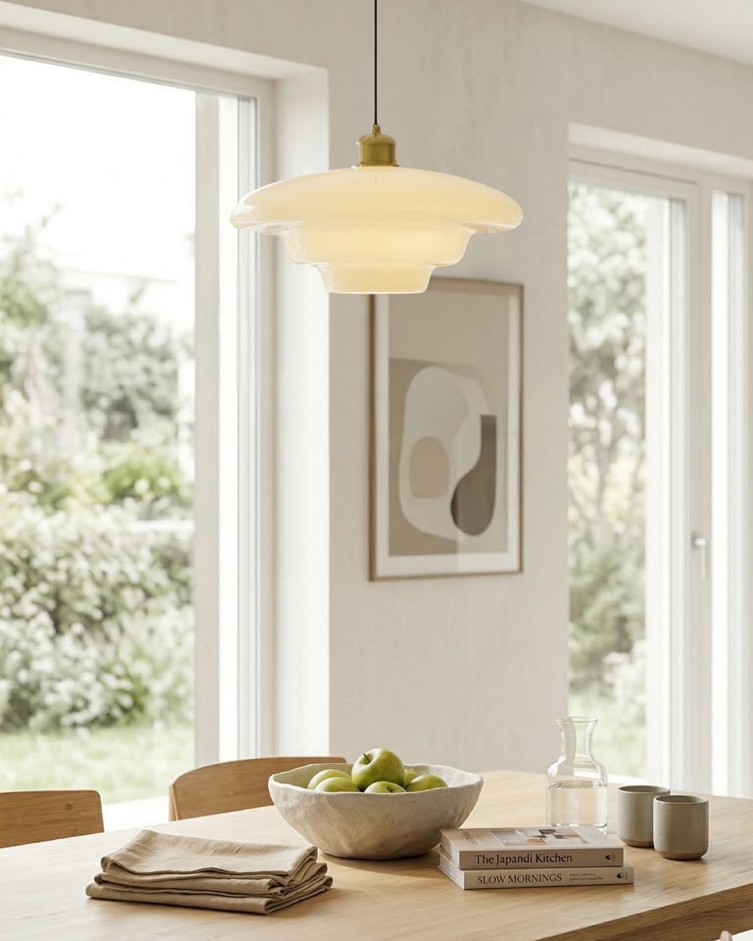 TINA Hanglamp – Mid-Century Melkwit Glas met Geborsteld Messing | Moderne Eetkamer & Keukenverlichting | Verstelbaar | E27 Fitting | Sansoti