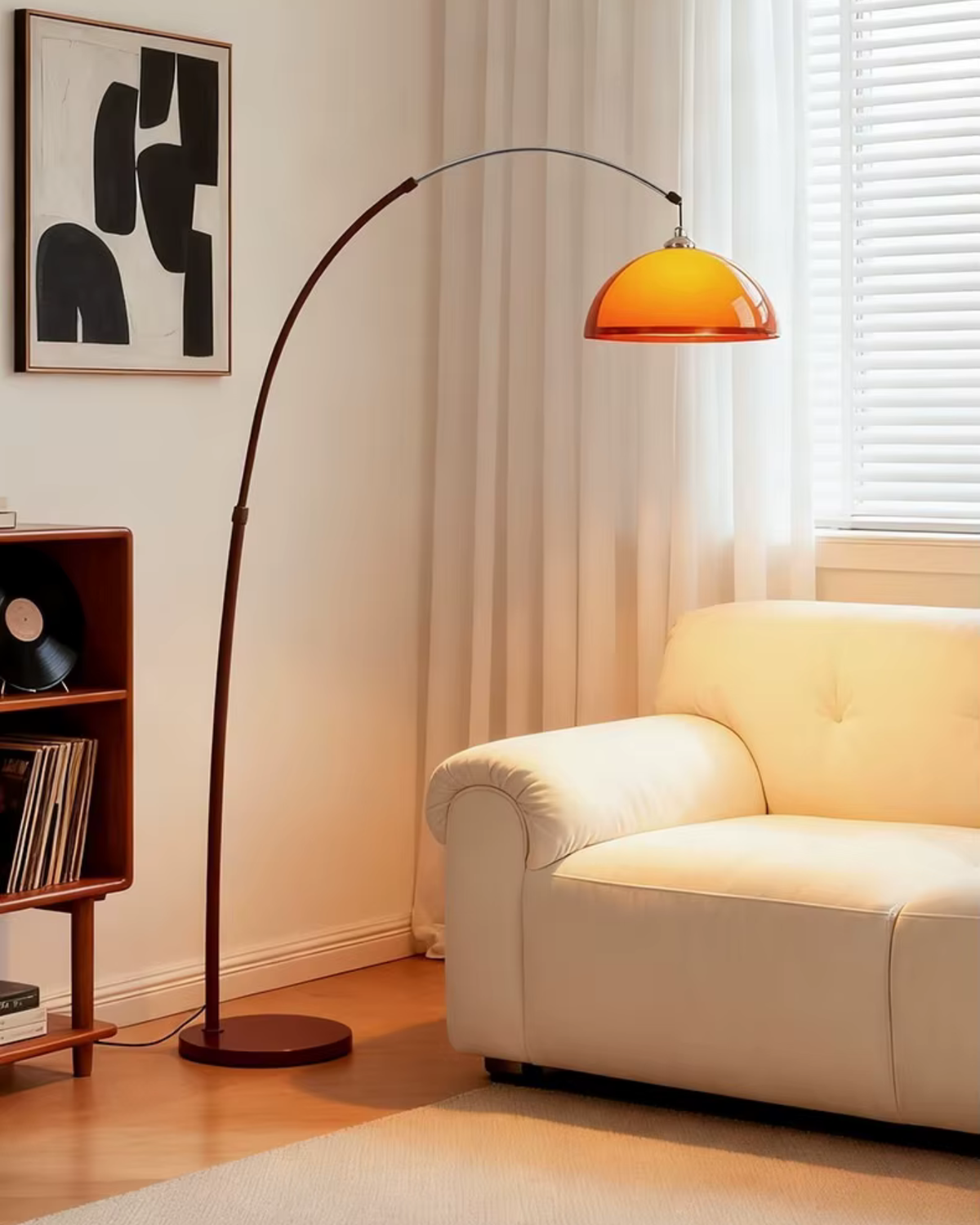Bogen-Stehlampe aus Metall mit verstellbarem Arm, bernsteinfarbenem Kuppelschirm, Leselampe, Wohnzimmer, Walnuss, Mid-Century Modern | Sansoti