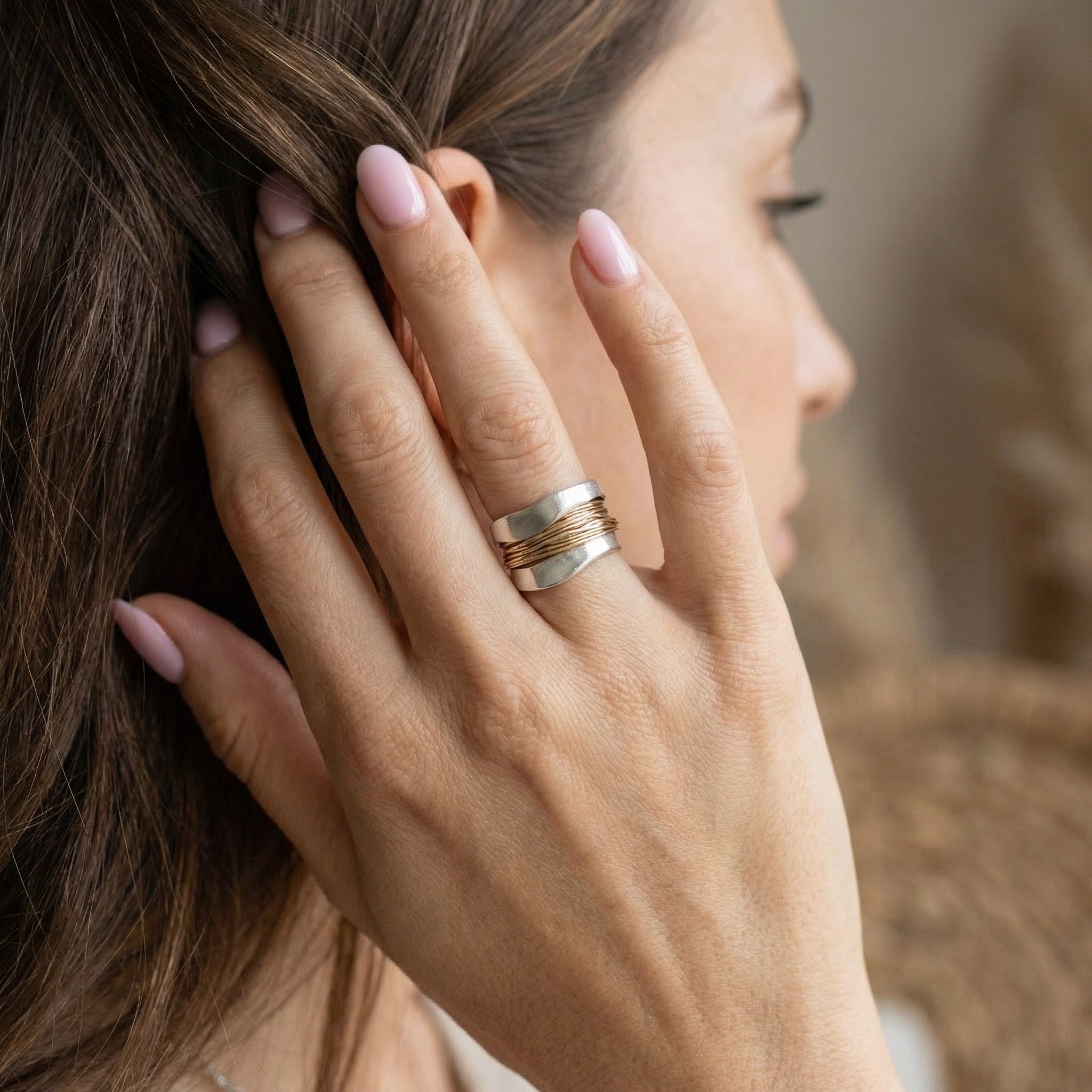 Zilveren Ring met Gouden Accenten – Wikkelontwerp 925 Sterling | Sansoti