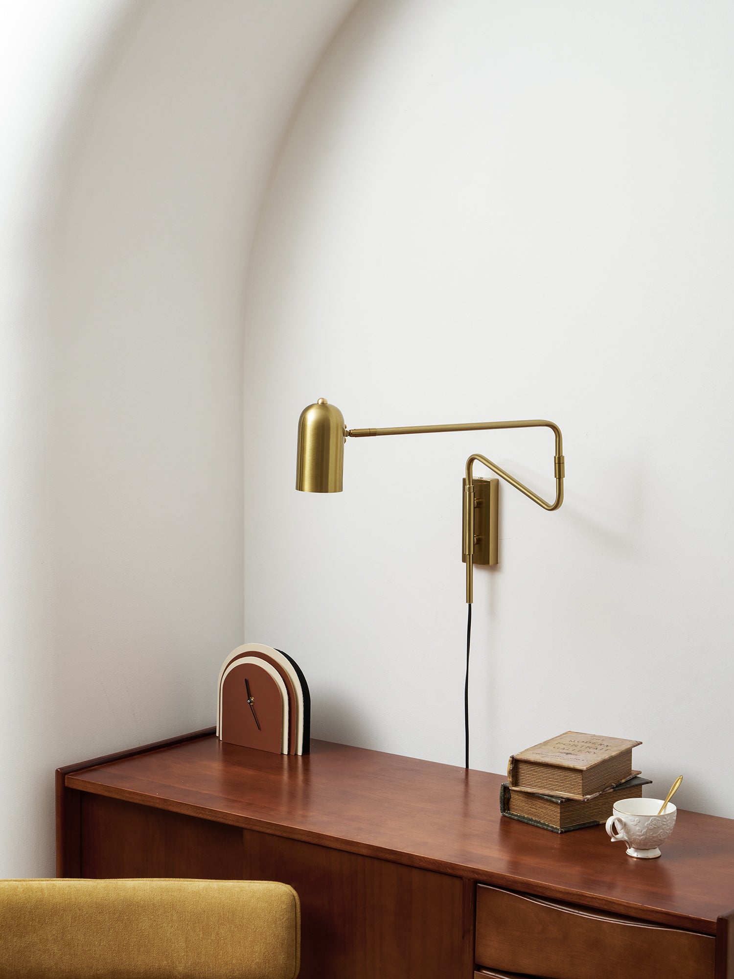 Verstelbare Wandlamp met Plug | Draaibare Arm en Zwenkkap | Perfect voor Slaapkamer en Leeshoek | Sansoti