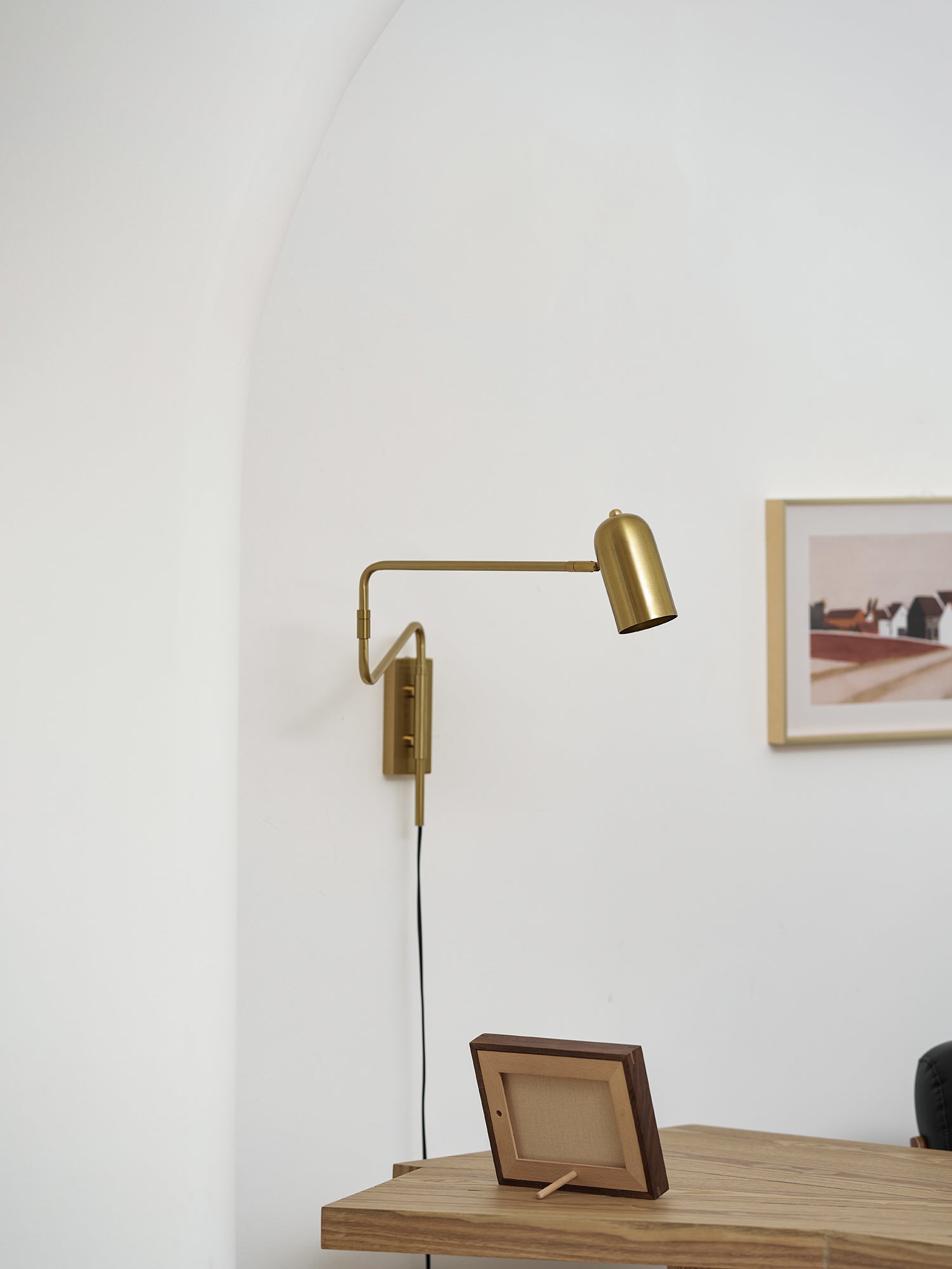 Verstelbare Wandlamp met Plug | Draaibare Arm en Zwenkkap | Perfect voor Slaapkamer en Leeshoek | Sansoti